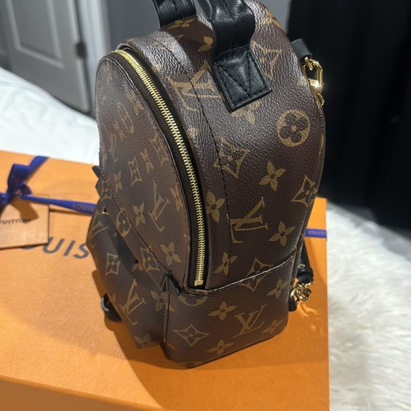 Authentic LV Palm Springs Mini - Picture 4 of 13